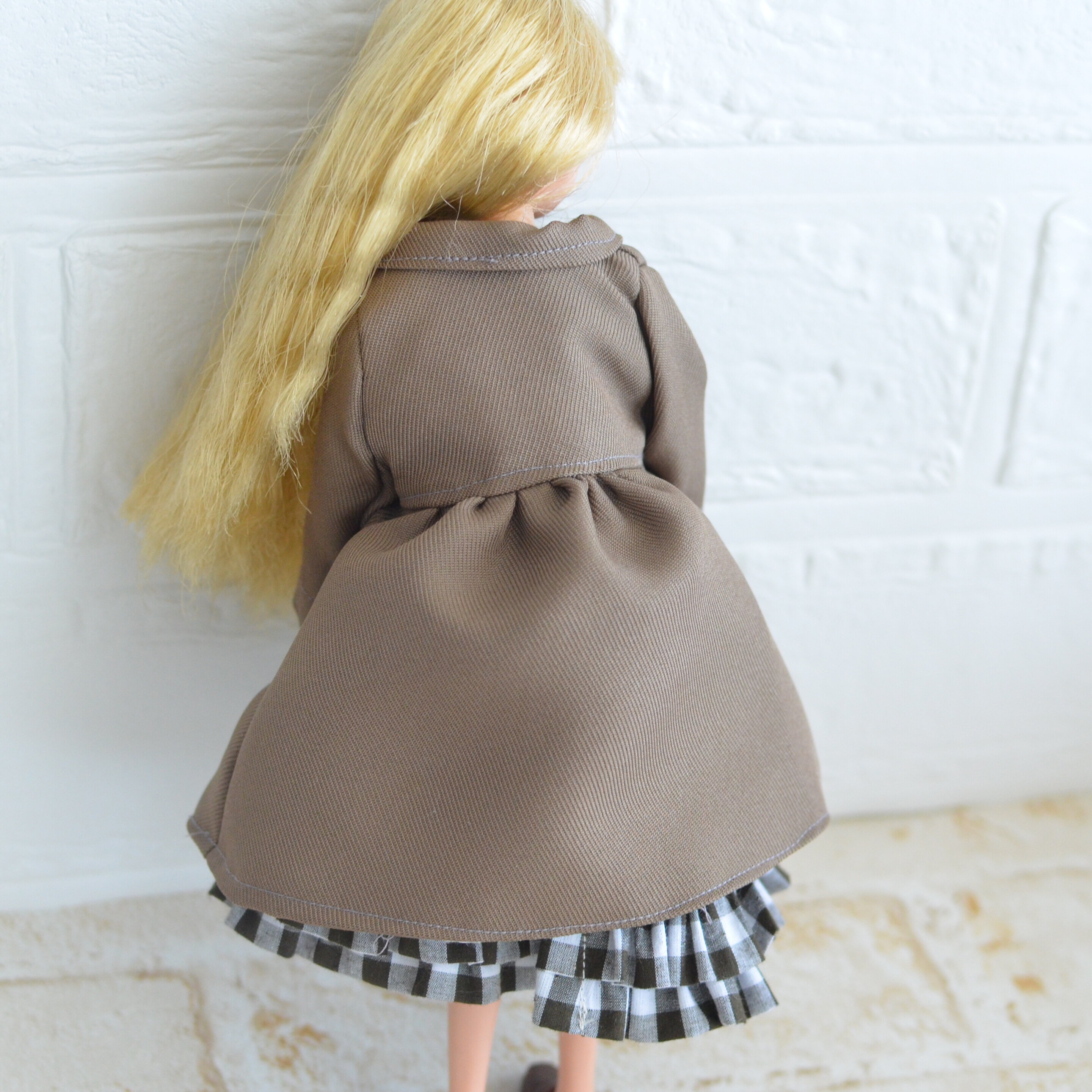 22cmドールサイズのコート/「フェルトでつくるリカちゃん手縫服 オール