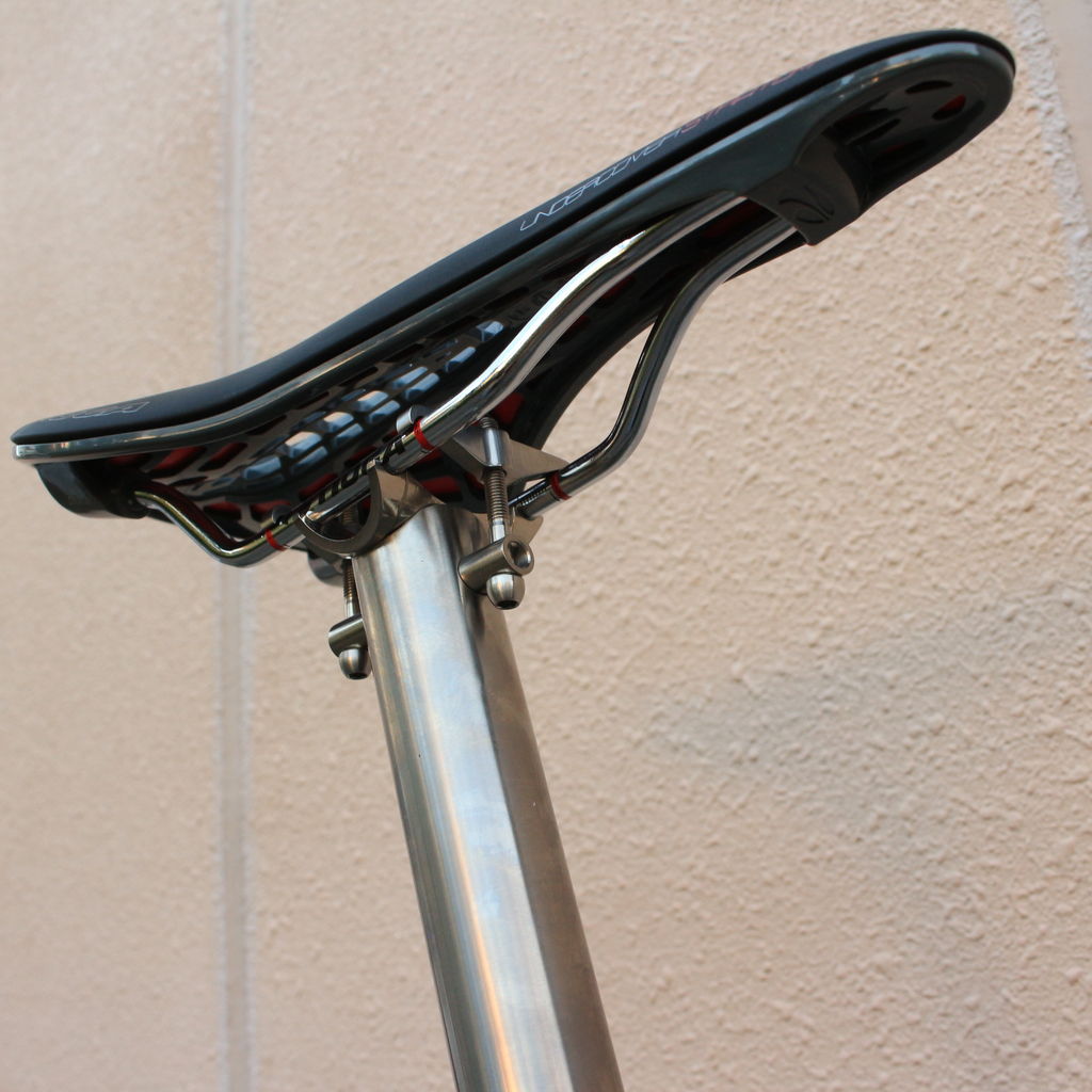 ブロンプトン用シートポストKCNC アンチスリップ ブラック31.8X560MM