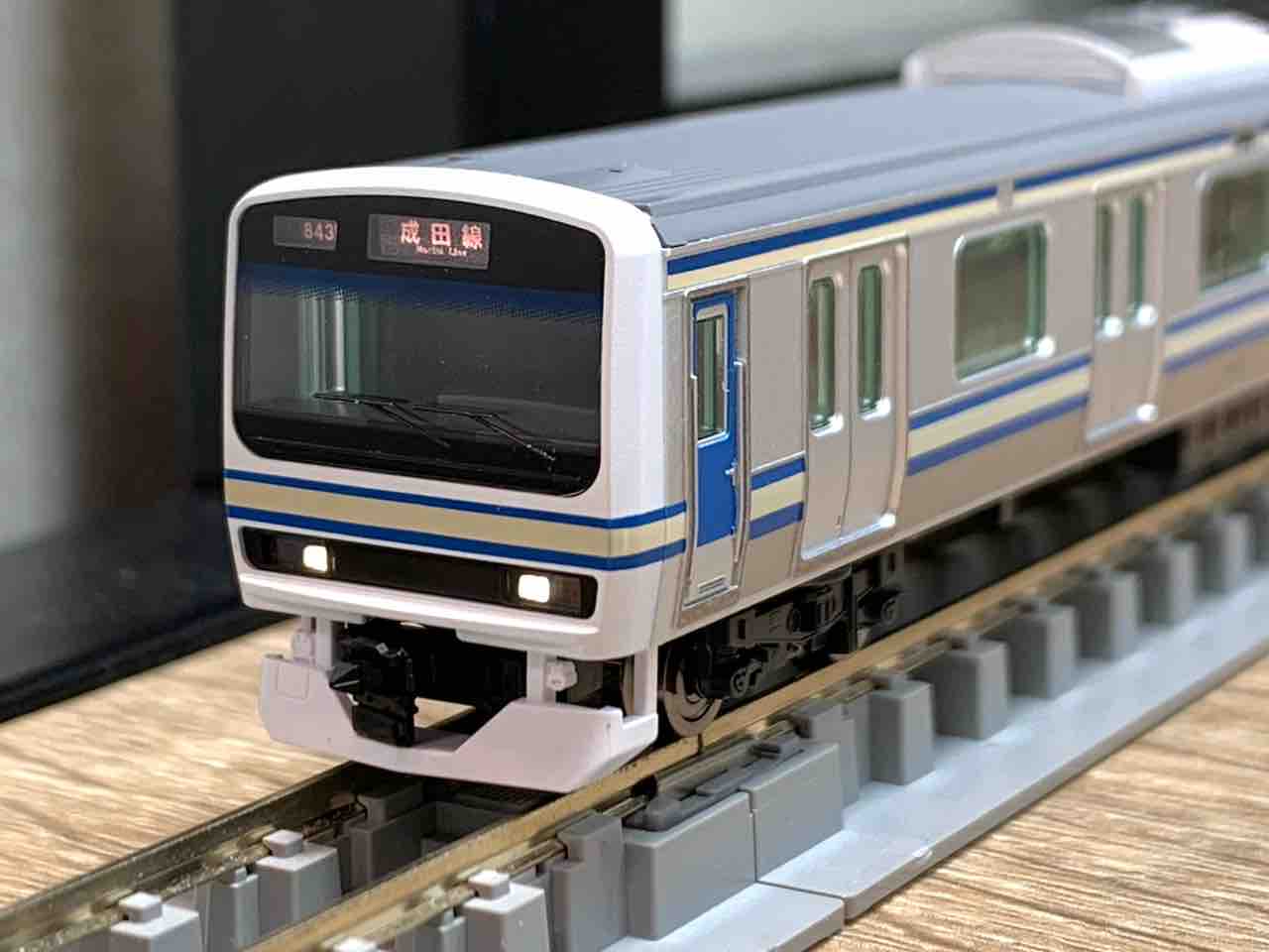 TOMIX E231系スカ色(成田線開業120周年ラッピング)が入線！ - れいるのおと