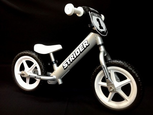 STRIFER ストライダー プロ 軽量アルミフレーム 12 シルバー Amazon.co