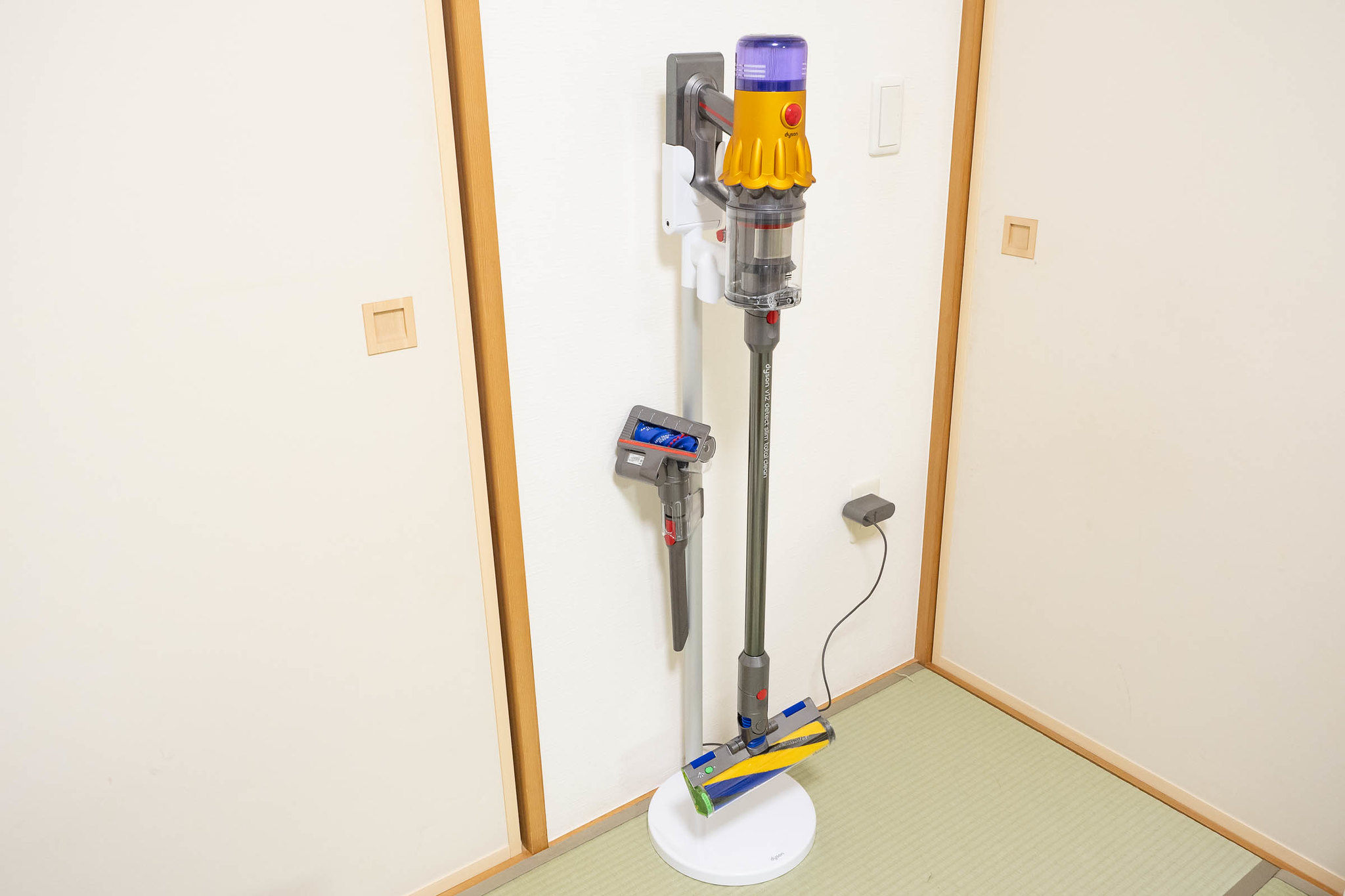 Dyson V12 detect Slimを購入！付属の純正スタンドについて紹介するぞ