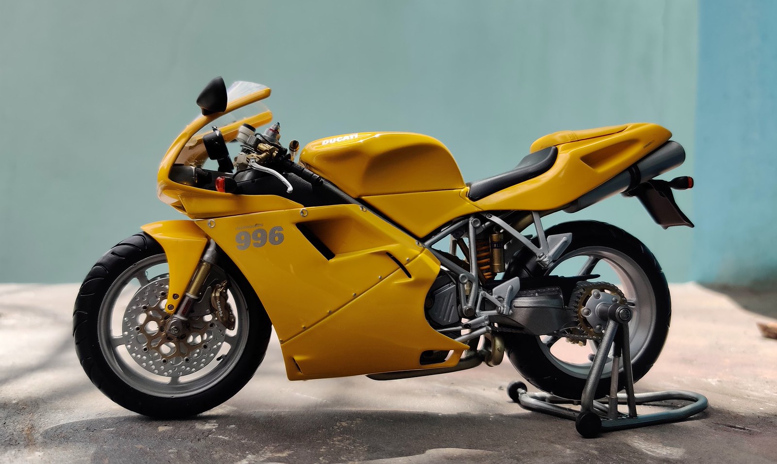 Ducati 996 Street Version in 1:12 by Minichamps | DiecastXchange Forum