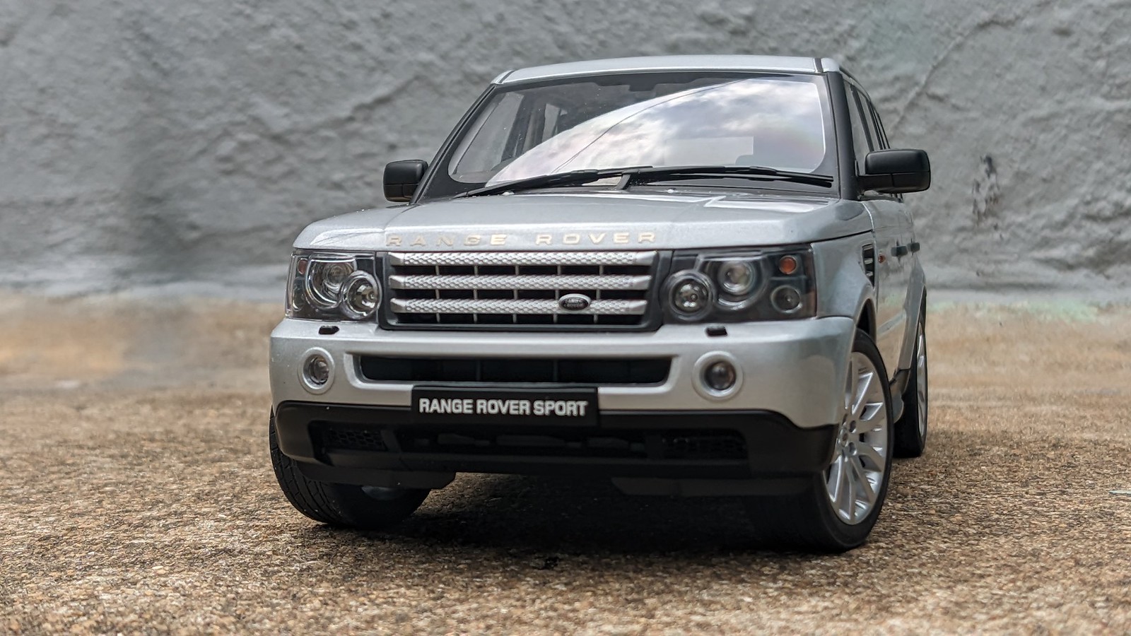 Autoart 1:18 Land Rover - Range Rover Sport - DiecastSociety.com