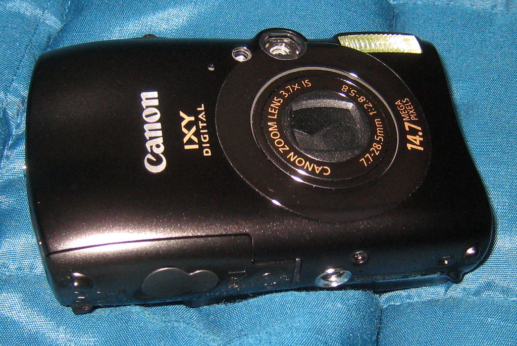 キャノン Canon IXY DIGITAL 3000 IS【ジャンク品】 Canon IXY DIGITAL