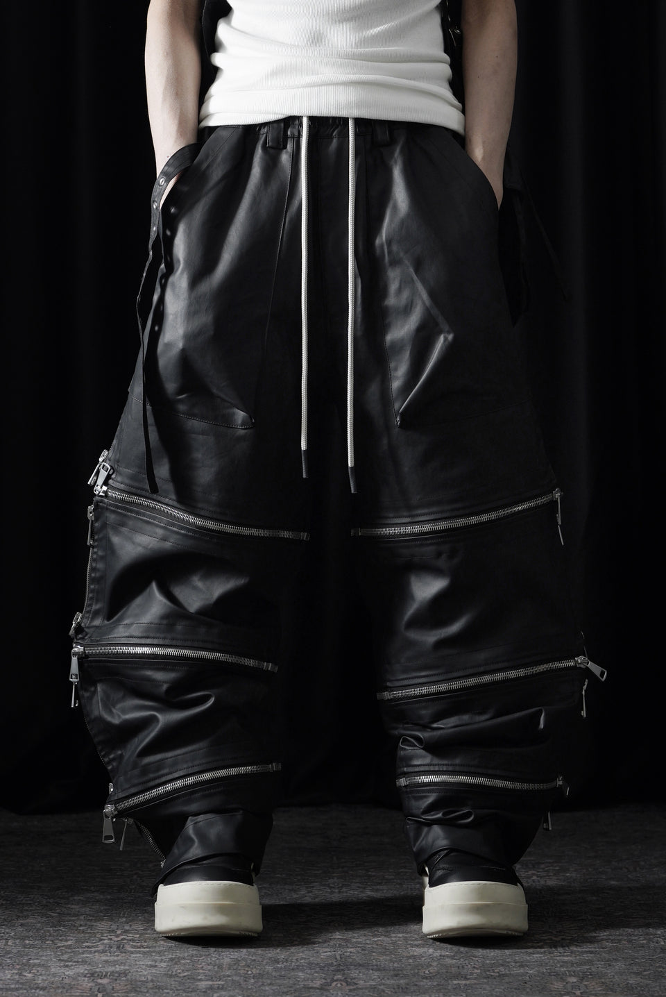 A.F ARTEFACT MATTE COATING ZIP WIDE PANTS (BLACK) – LOOM OSAKA