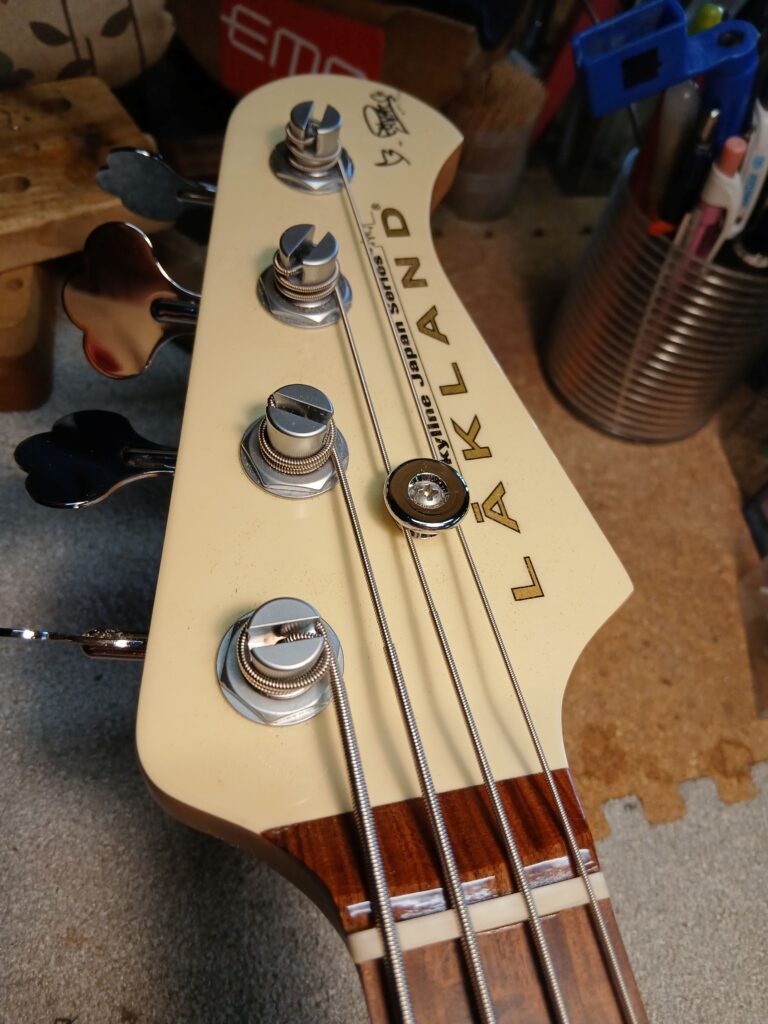 LAKLANDのプレシジョンベースのPJ化改造 - Loveless guitar