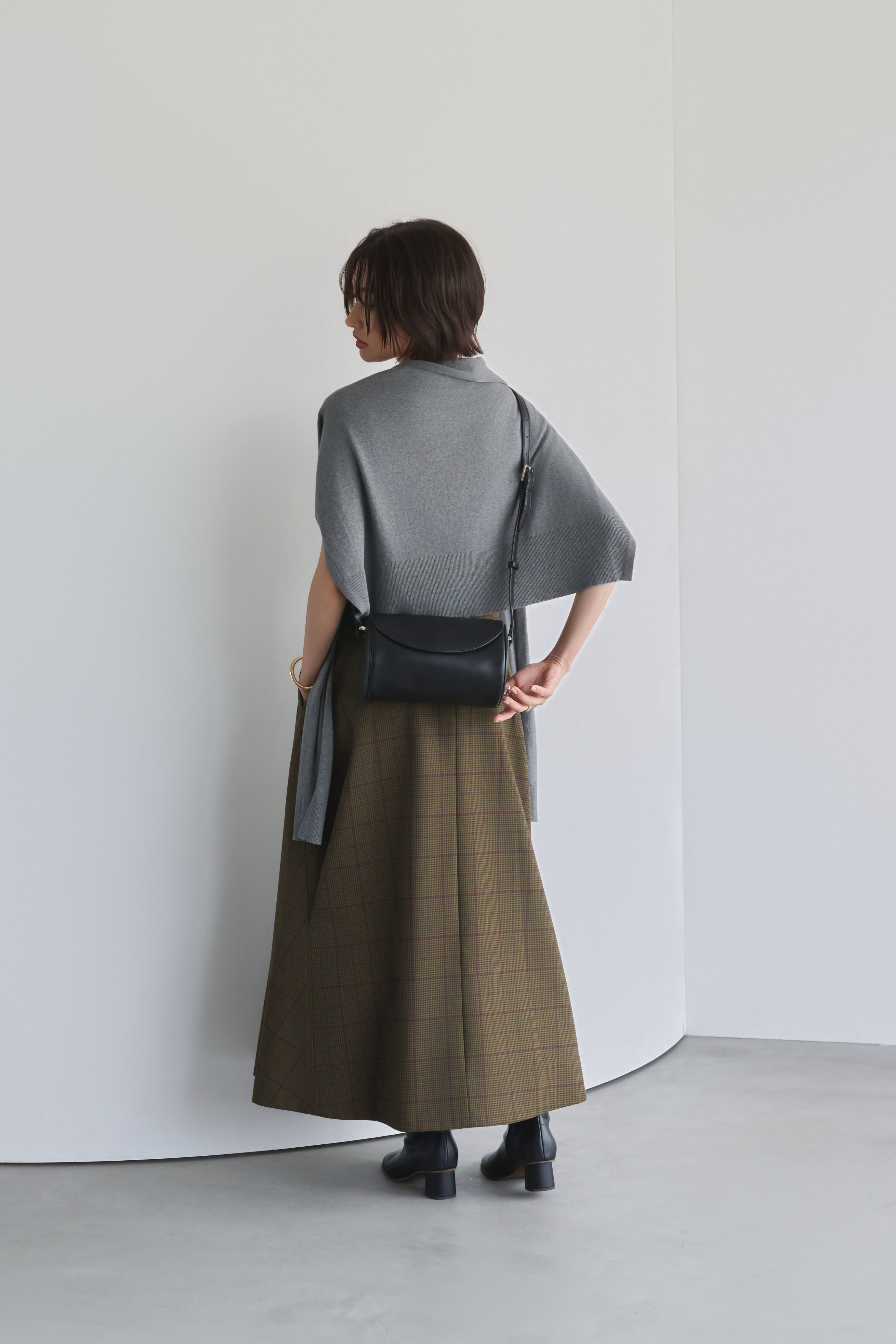 国産アップルレザー製「Apple 2Way Half-moon Bag」| LOVST TOKYO