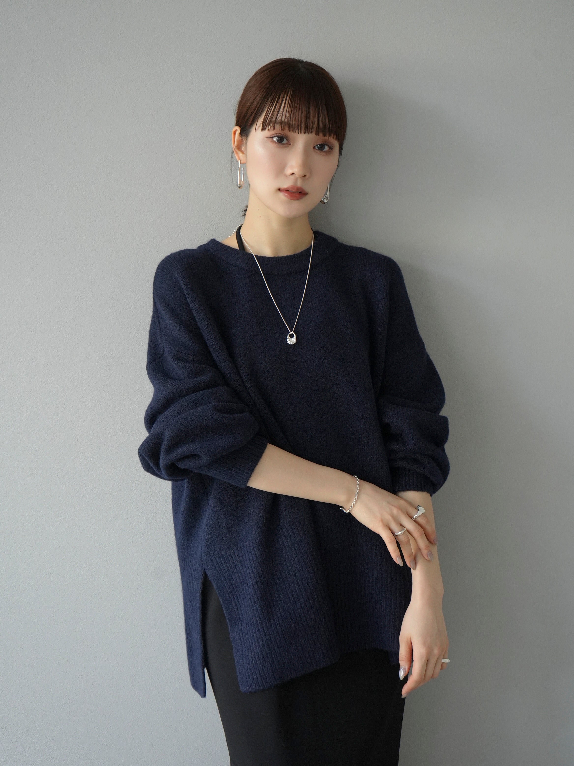 予約]サイドスリットクルーネックニットプルオーバー/ネイビー – Lumier