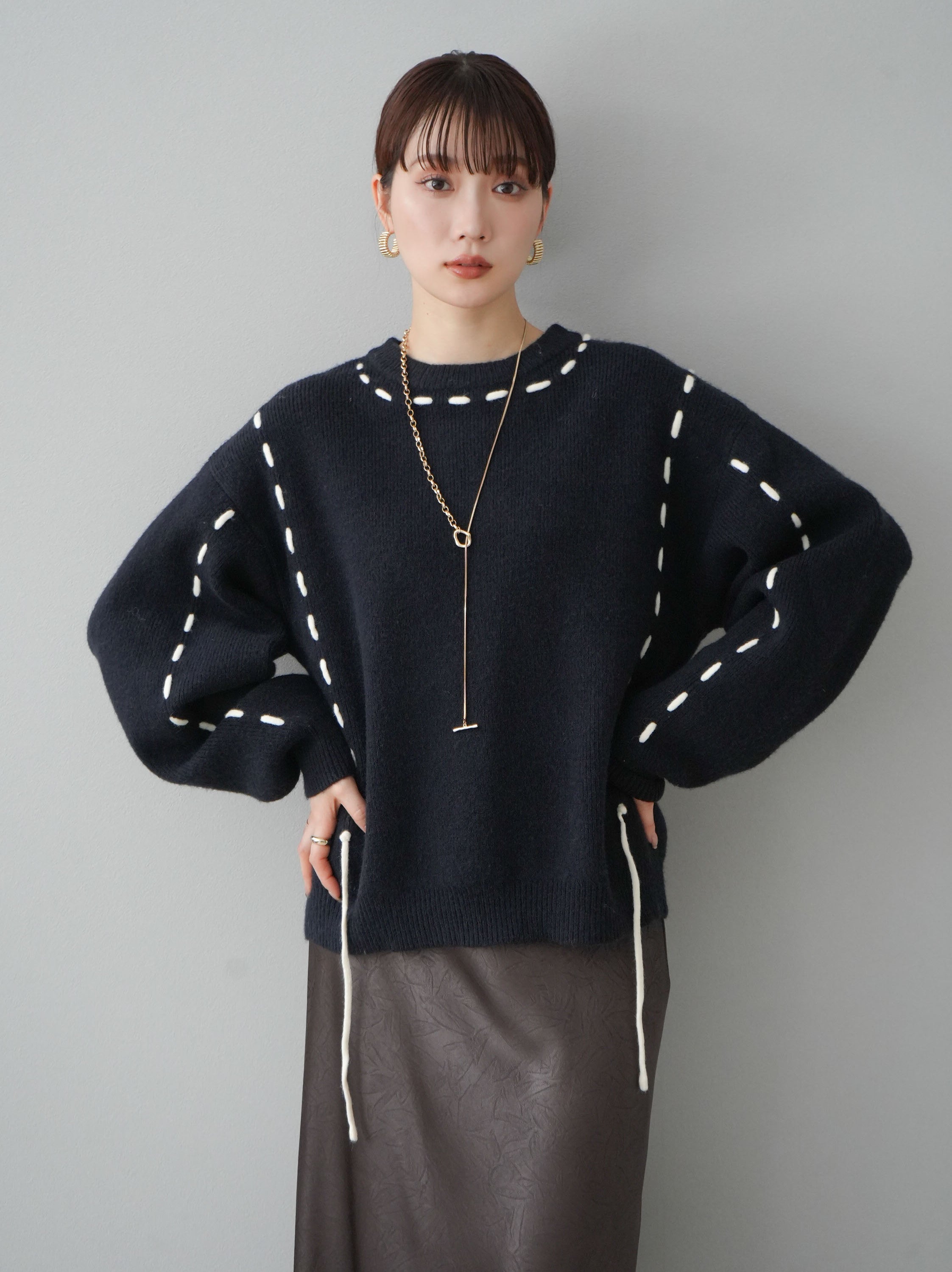 予約]ステッチデザインニットプルオーバー/ブラック – Lumier