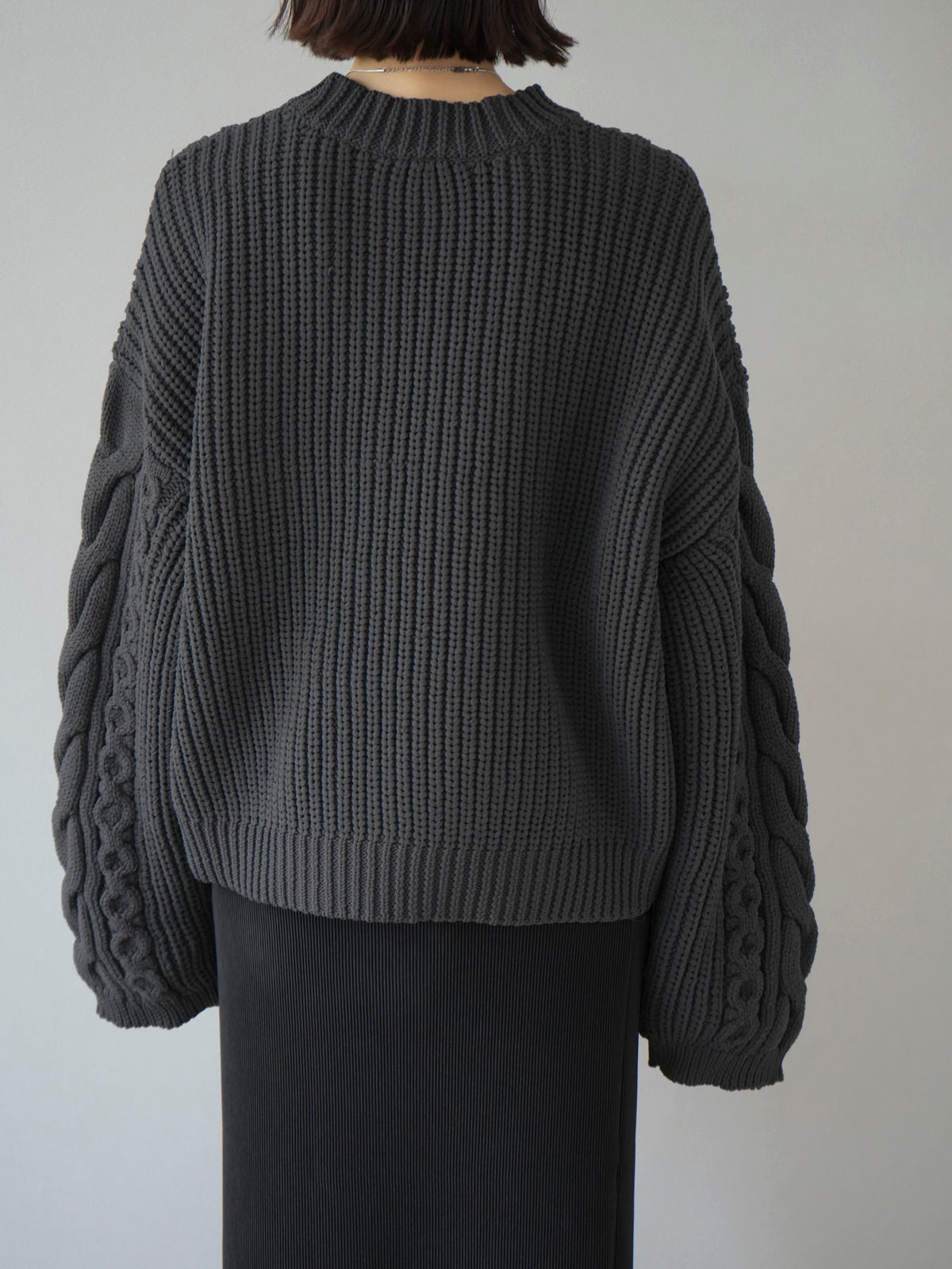 予約]ミックスケーブルポリエステルニットプルオーバー/スモーク