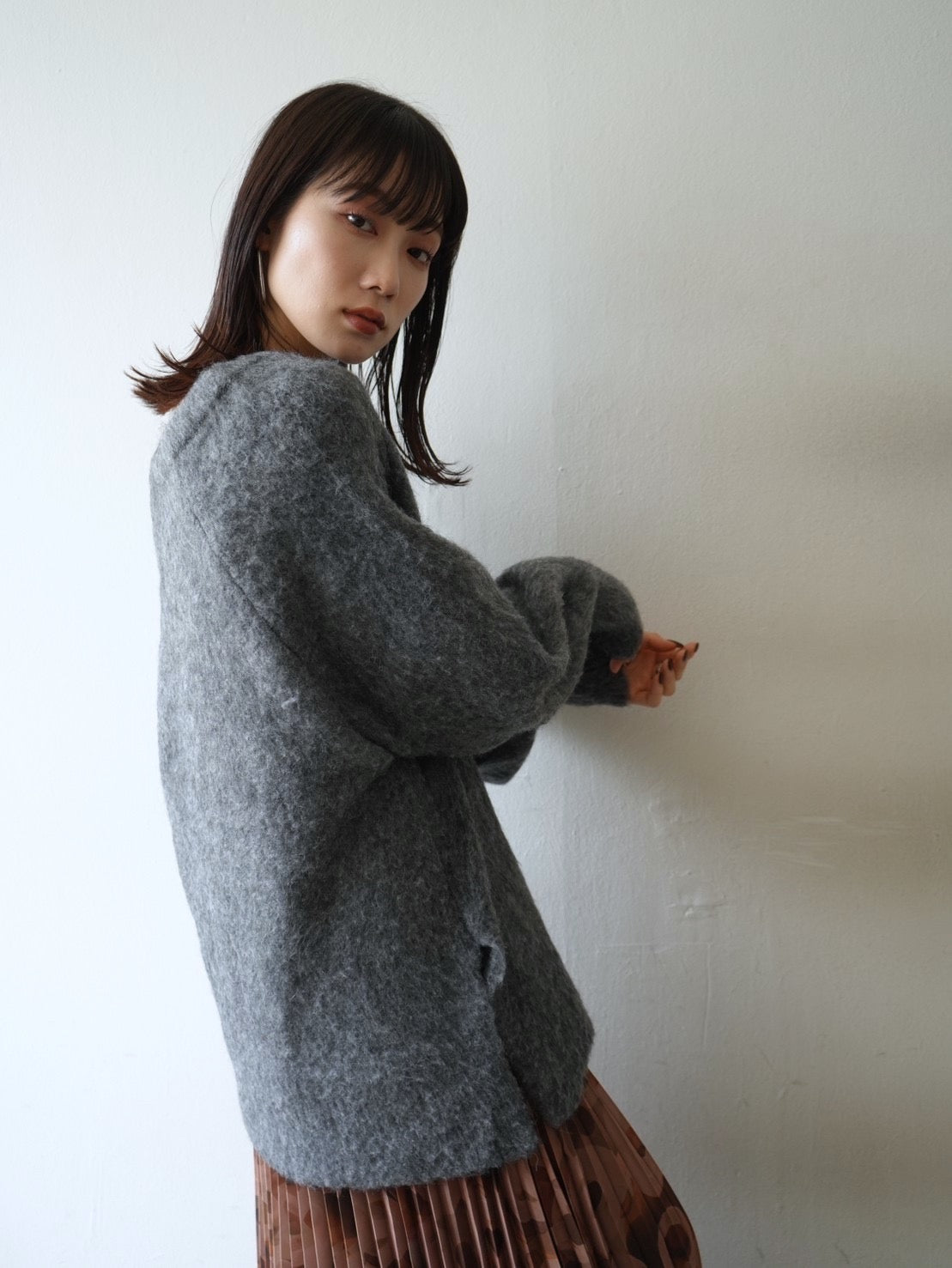 予約]オーバーモヘアニットプルオーバー/チャコール – Lumier