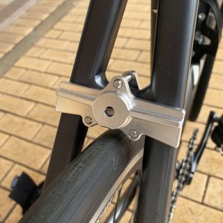 NJSピスト、公道走行に801のブレーキ台座