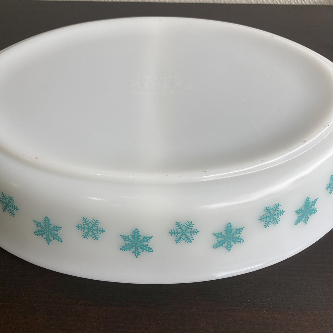 ディバイデッドキャセロール スノーフレークホワイト蓋付き 1940～1960