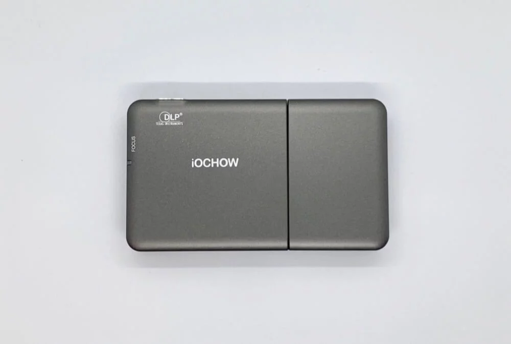 iOCHOW iO4プロジェクター本体、リモコン、元箱、電源、ポーチ他 動作