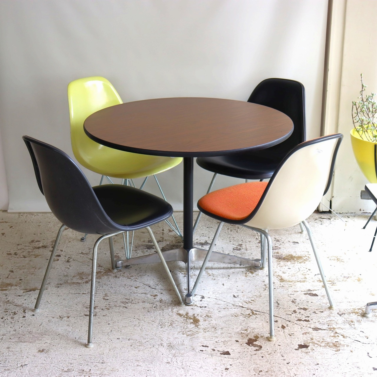 ハーマンミラー社製ラウンドテーブル | ダイニングテーブル | パーム