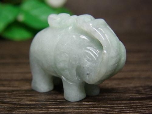 翡翠 象 彫刻