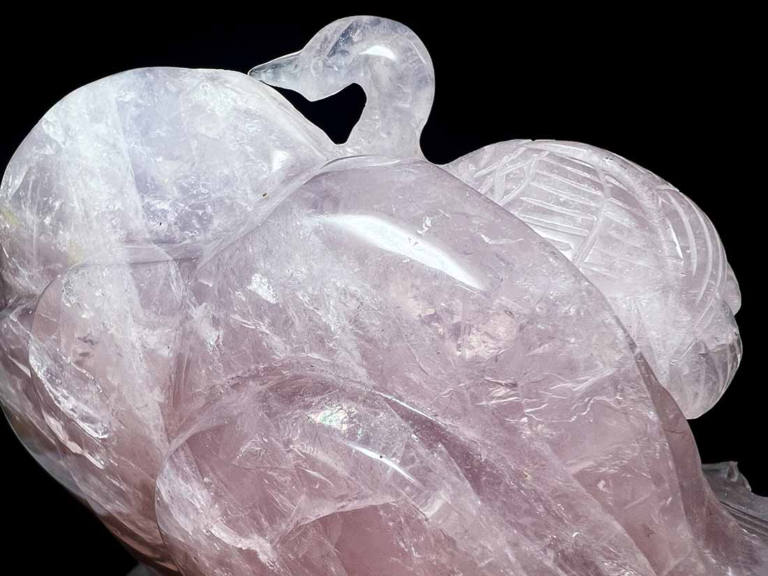 ローズクォーツ 鶴と龍亀（ロングイ）彫刻 (木製台座付き)