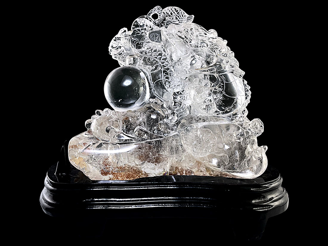 水晶 龍彫刻 (木製台座付き)