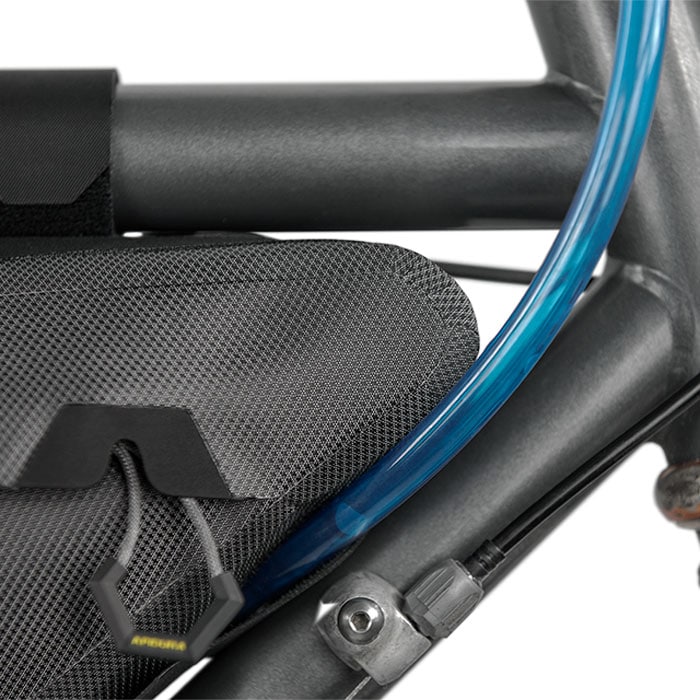 アピデュラ エクスペディション フレームバッグ スモール (3L) <即