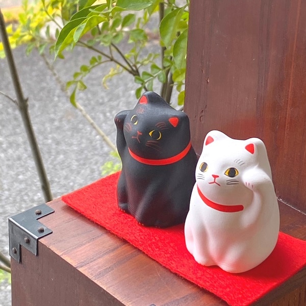 運気アップ「白黒ペア招き猫」白招きで福 黒招きで厄除け 病除け 谷中