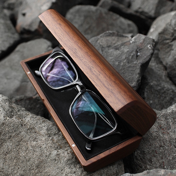 GlassesCase Classy」木のぬくもりで覆うおしゃれな木製メガネケース