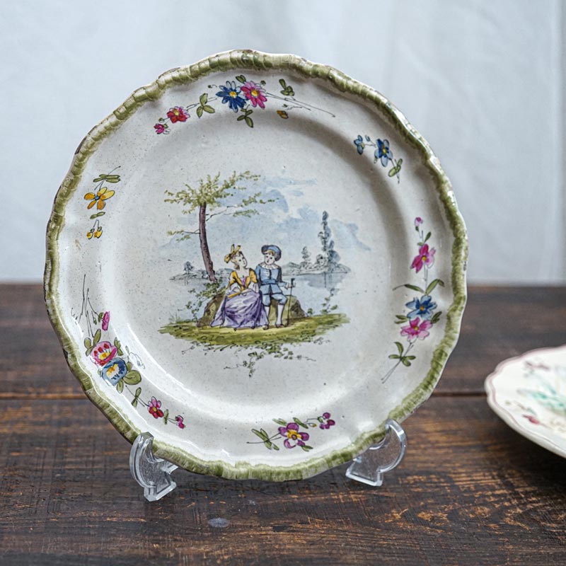アンティークファイアンス ハンドペイント語らう2人のプレート24cm gc