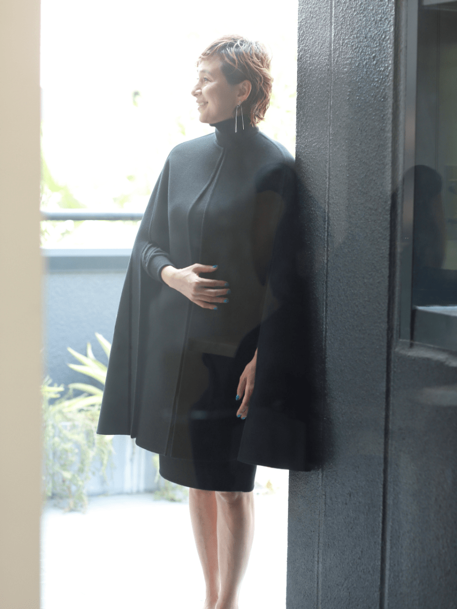 REVER SIDE SLIT CAPE | COAT | MADISONBLUE