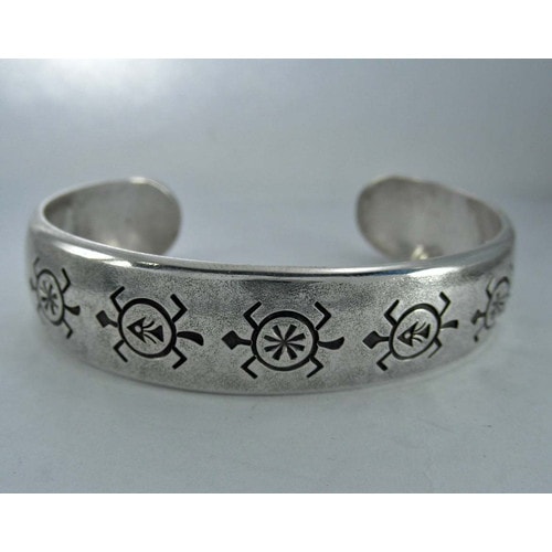 Norbert Peshlakaiノーバートペシュラカイのバングル｜マライカ公式通販