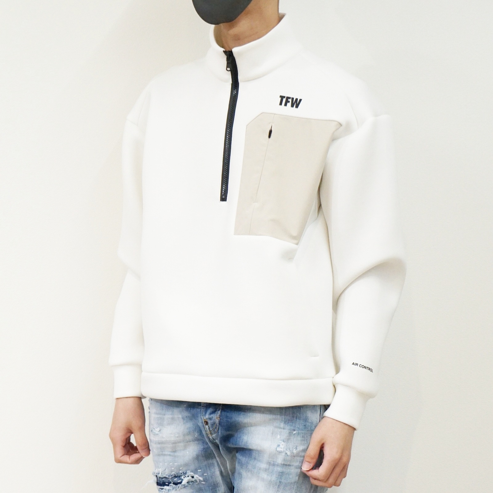TFW49 CARDBOARD MATERIAL HALF ZIP SWEAT 【公式通販】