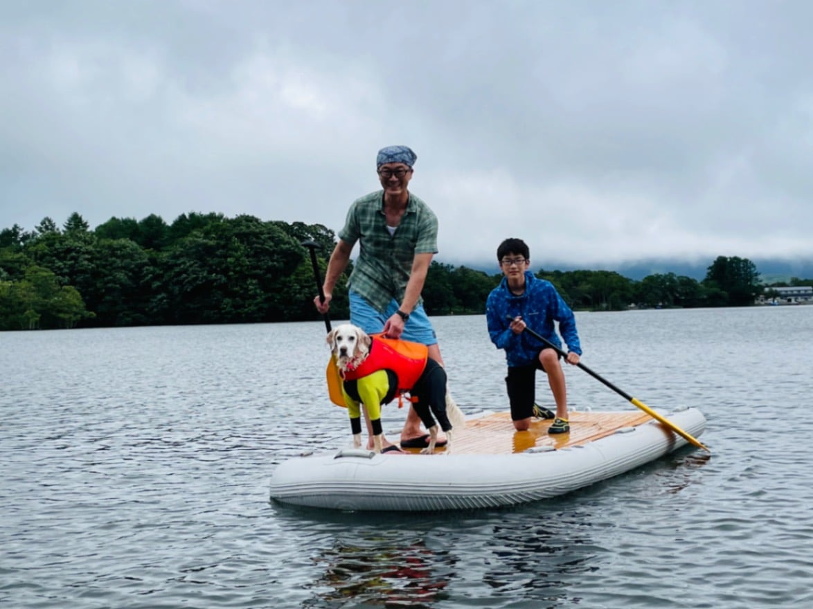 6人乗り BEE IKADA SUP 2馬力・エレキ搭載で免許不要のデッキボート330