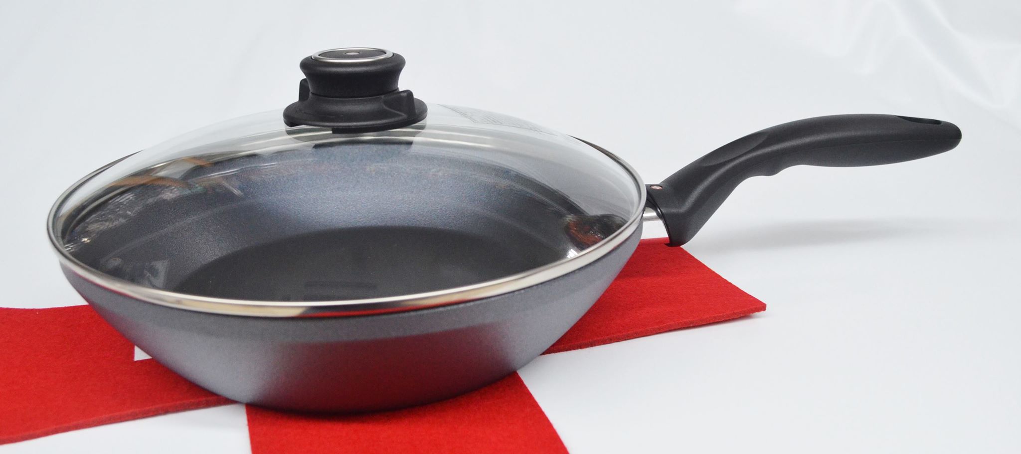 スイスダイヤモンド深型フライパン26cm(深さ5.5cm/蓋付き)I H対応