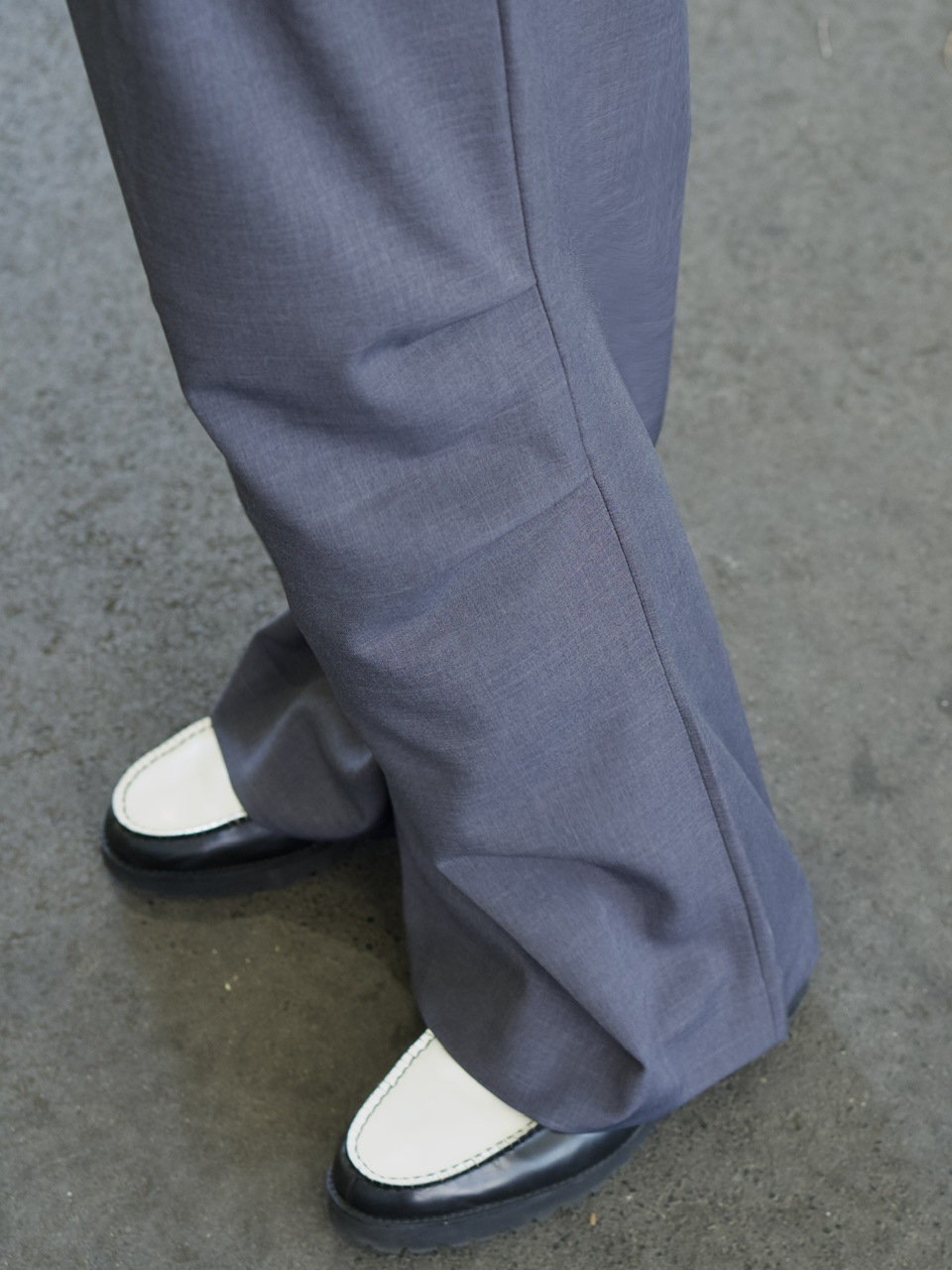 東京店WEB限定【Chikashitsu +】full length knee tuck slacks (2color