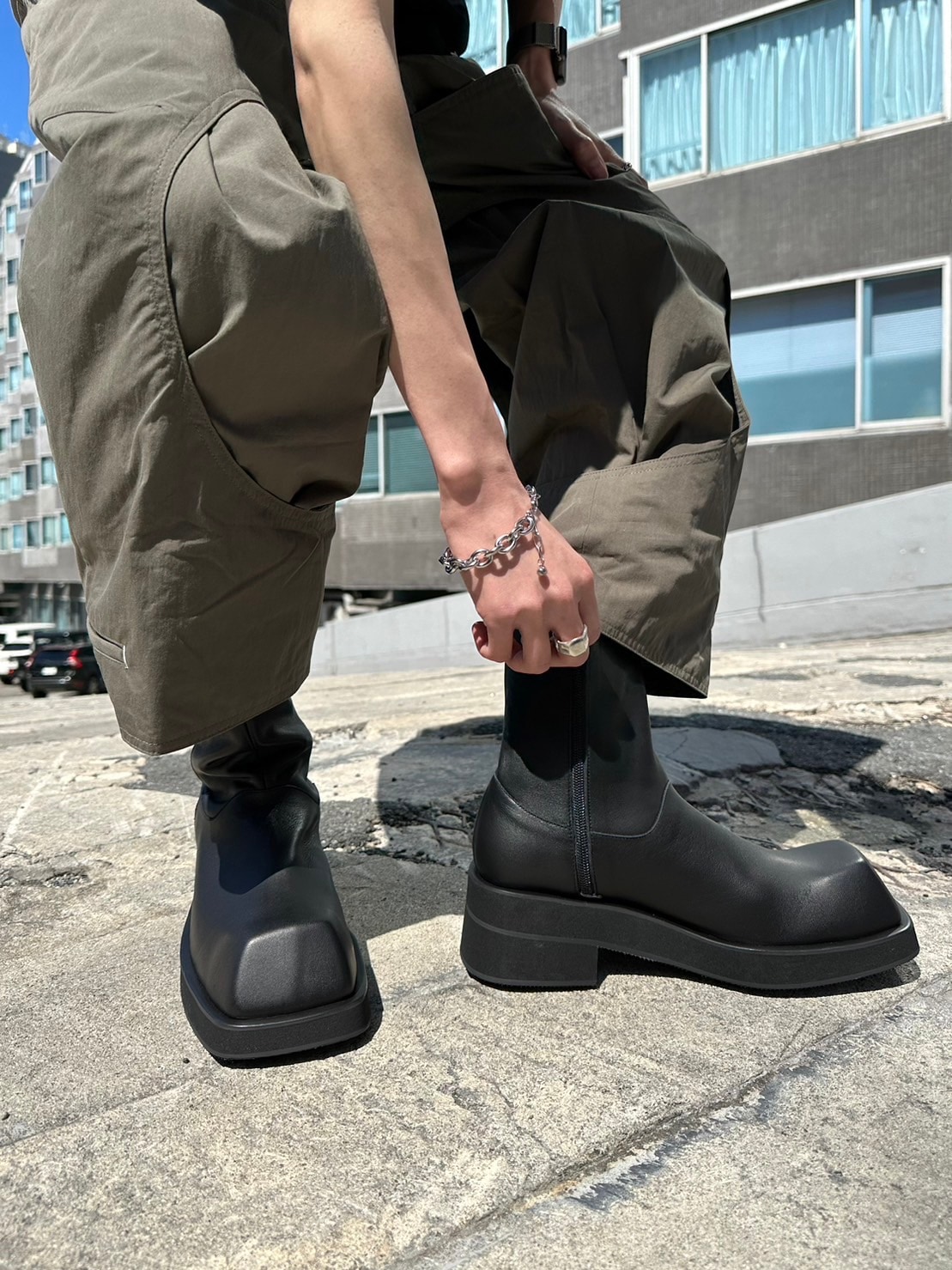 受注制【Chikashitsu +】square toe side zip boots | OUR BRAND