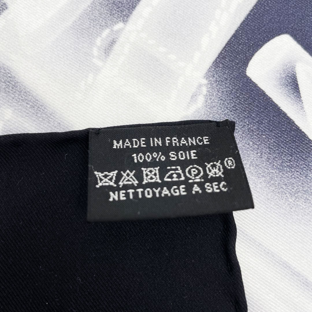 HERMES エルメス スカーフ カレ70 『PLEASE CHECK-IN(プリーズチェック