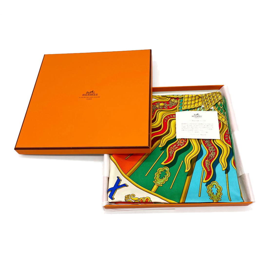HERMES エルメス スカーフ カレ90 『CARPE DIEM(今日一日を楽しむ