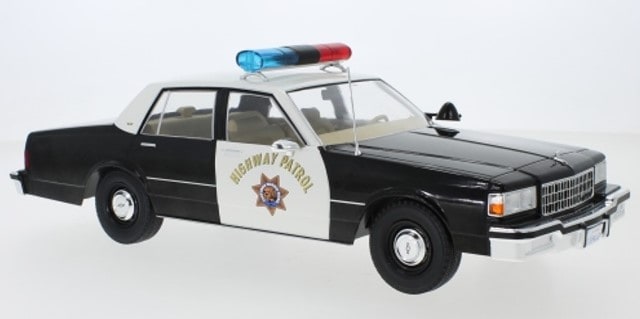 予約MCG18218 モデルカーグループ 1/18 シボレー カプリス