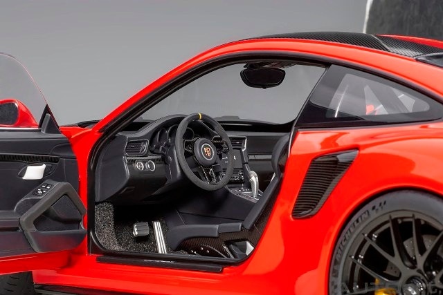 新品 78173 オートアート 1/18 ポルシェ 911 （991.2） GT2 RS