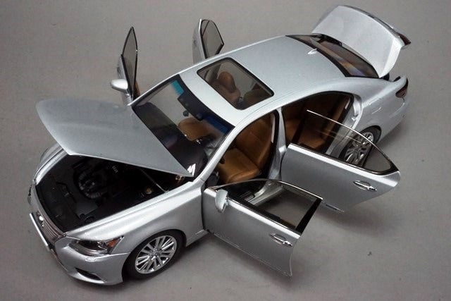 1/18 オートアート 78841 レクサス LS600hL ソニックシルバー, Boost