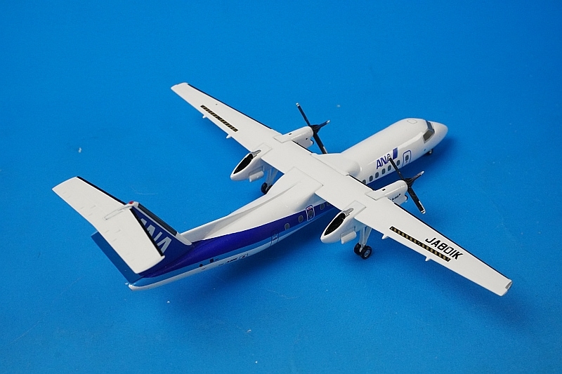 ANA ボンバルディアdash8-Q400 1/200 飛行機模型 Amazon.co.jp: 飛行機