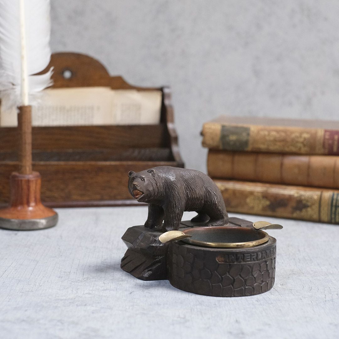 アンティーク木彫り熊灰皿 スイス Interlakenの通販 アンティーク