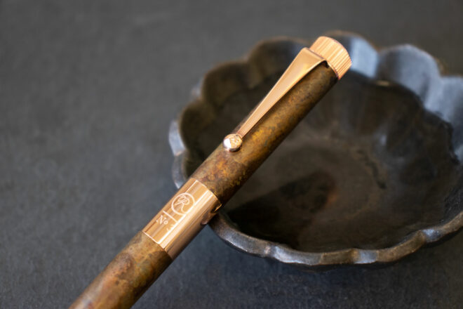 唯一無二のアート。「〈ROMEO〉No.3」ボールペンから日本の着色伝統技