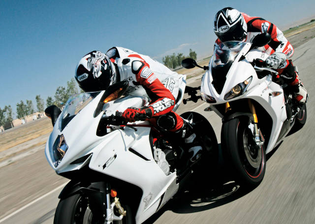 バイク初心者にもおすすめのレーシングスーツ（革ツナギ）5選と選び方