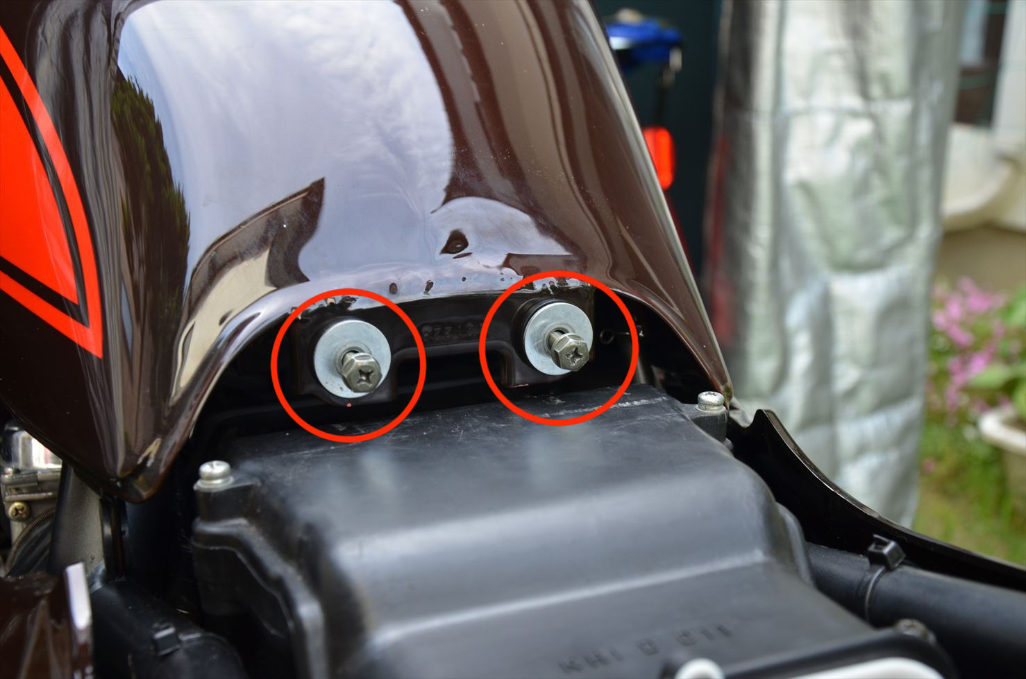 ゼファー750のフューエルタンク（燃料）を外してみよう: born March