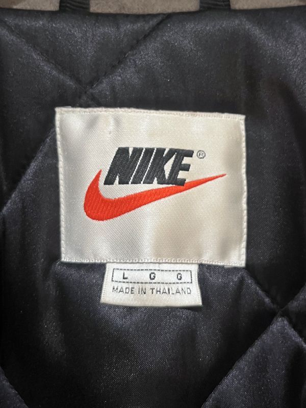 ユーロヴィンテージ 90s NIKE（ナイキ） レザースリーブ ロゴワッペン