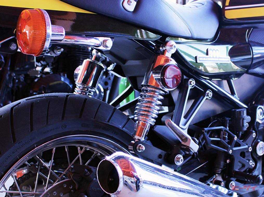 動かない2本サス」がポイント!? Z900RSを空冷角Z「Z1000Mk-II」化する