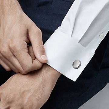 オーバル カフリンクス エンジン ターン シルバー | Tiffany & Co.