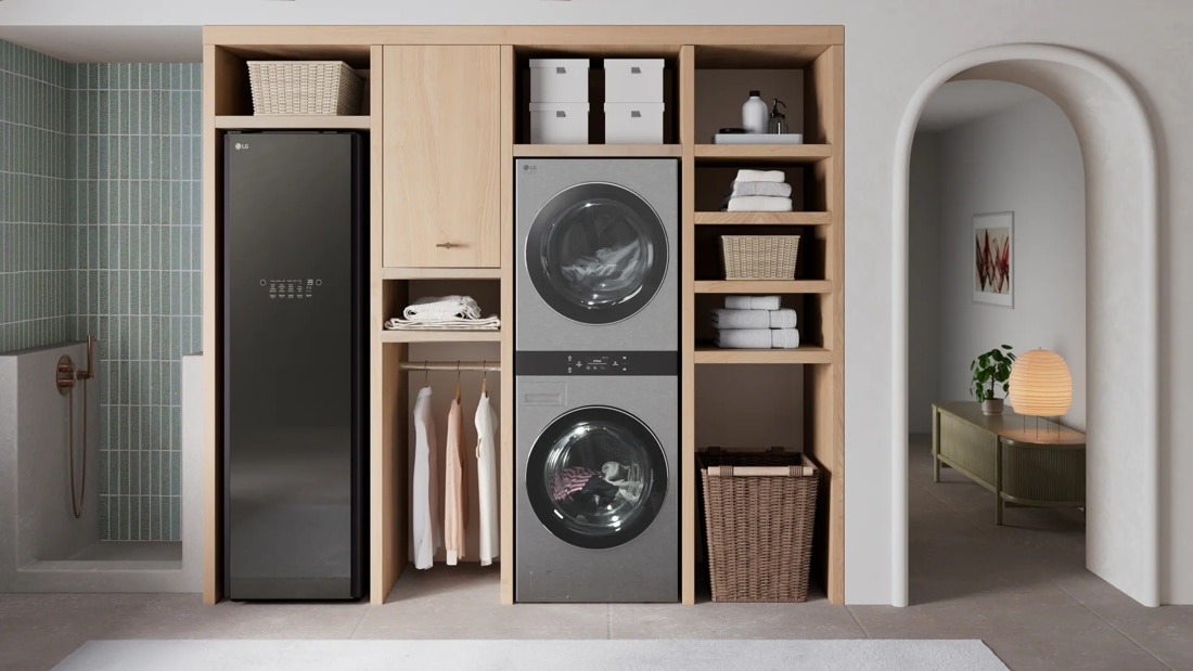 LG STUDIO Mirror Finish Styler Steam Closet - S5MSB