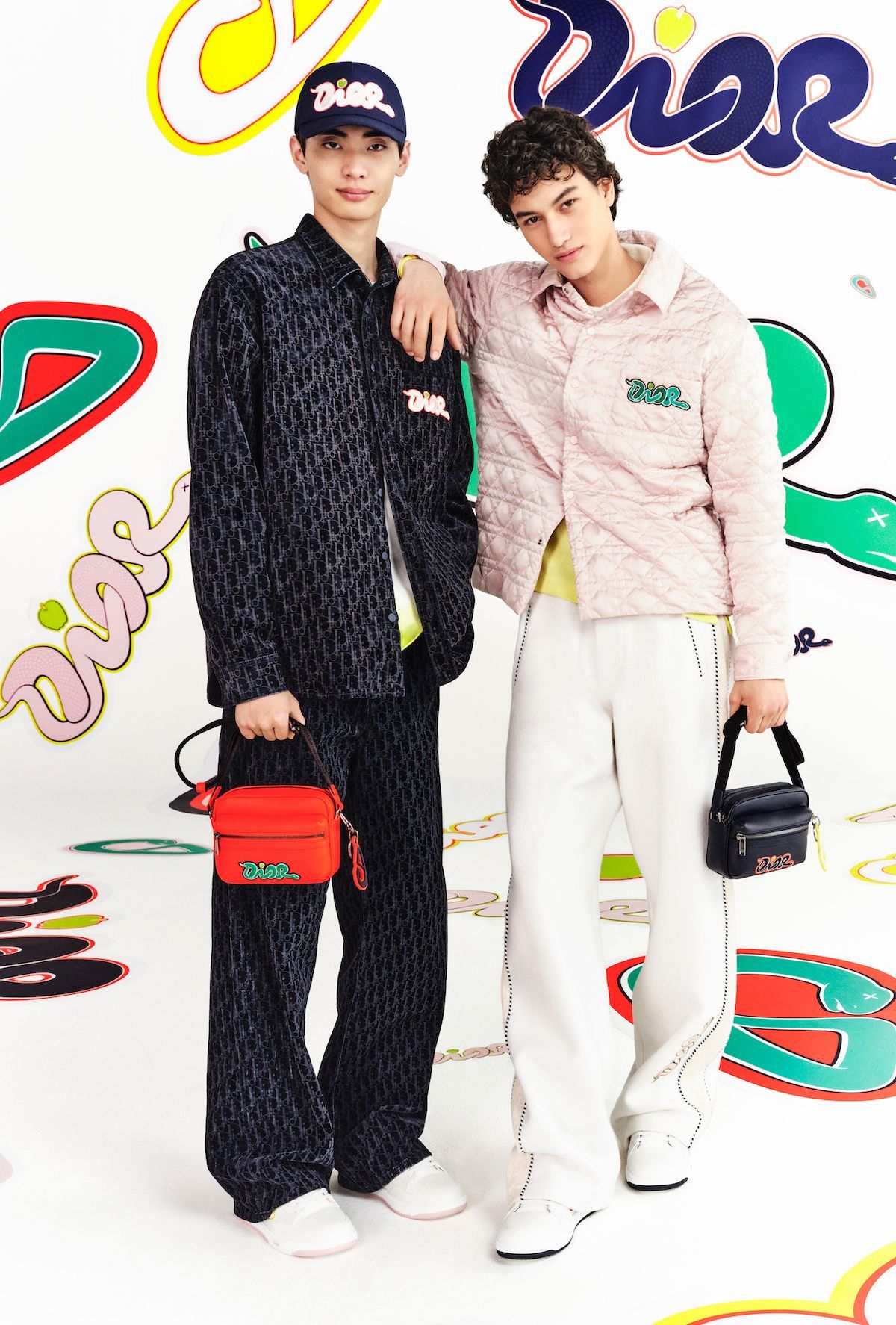 ディオール & KAWS、巳年を祝うニューコレクションが登場！ | Vogue Japan