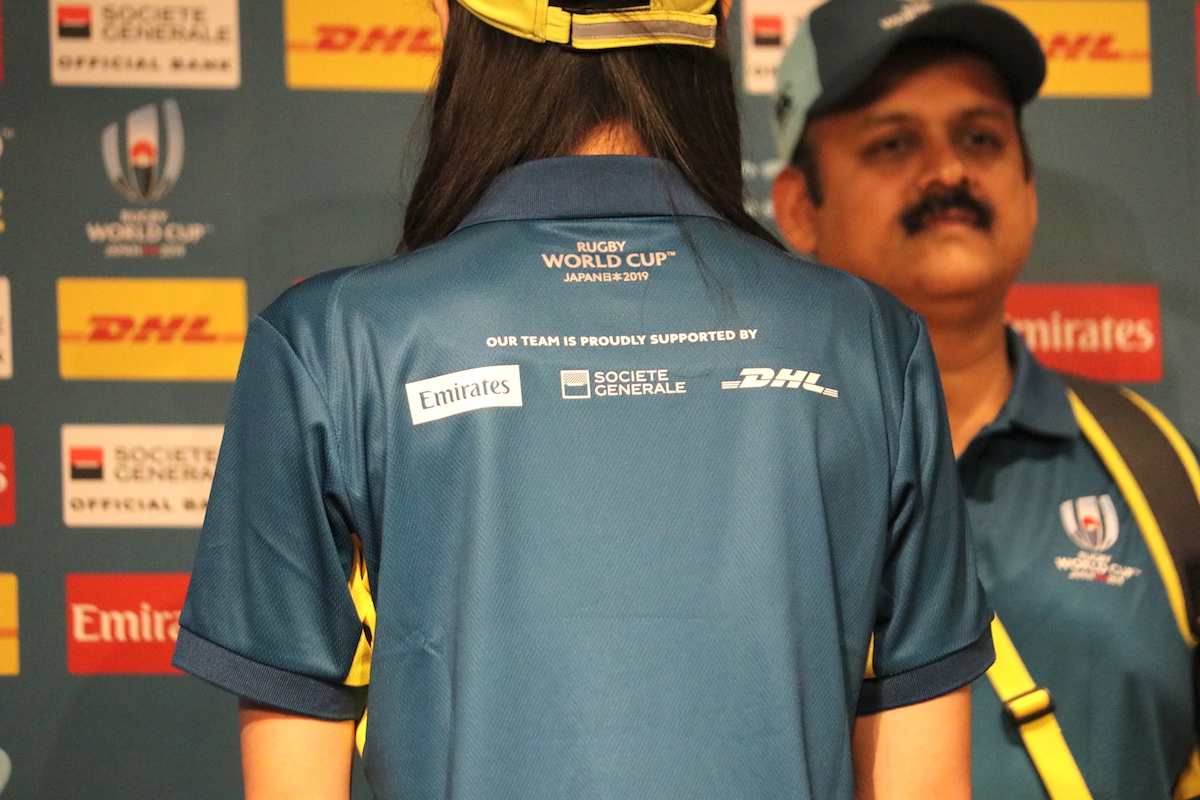 ラグビーW杯のスタッフユニホームがお披露目 カンタベリーが制作