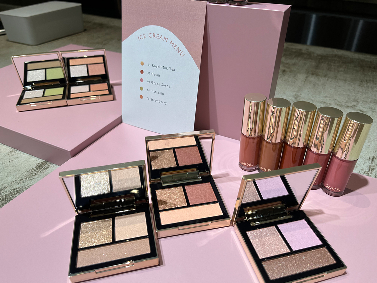 スナイデル ビューティ」の3色アイシャドウを全色スウォッチ 3色